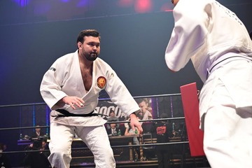 ウルフアロン、挑戦者3人を1分以内で撃破 “借金1000万円”カカロニ・栗谷らが挑戦【30時間限界突破フェス】 画像