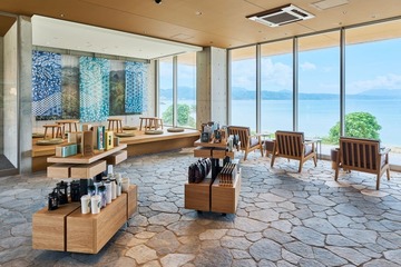 ビーチまで数十歩！オーシャンビューの絶景スタバが沖縄に誕生 21世紀の森公園エリアに 画像