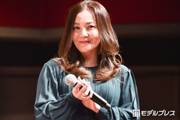 華原朋美、ミニスカコーデで息子とUSJ満喫「おしゃれ」「楽しそう」の声 画像