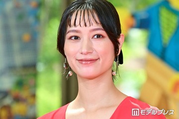 高橋ユウ、ほっそりウエスト際立つショート丈トップスコーデ披露「スタイル良すぎ」「憧れる引き締まり方」 画像