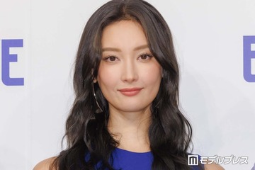 菜々緒、大胆スリットから美脚スラリ「絵画のように美しい」「圧巻」と絶賛の声 画像