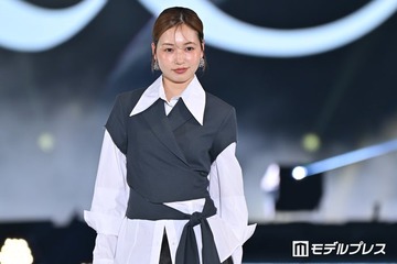 「オフライン ラブ」ミミ、ツヤ肌輝くメイクで魅力放出 シックなシャツスタイルで大人の雰囲気【ガルアワ2026SS】 画像