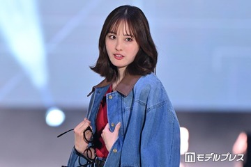 大友花恋、美肩ちらりの着崩しファッションで魅力放出「ドキッとした」「色白で綺麗」と絶賛の声【ガルアワ2026SS】 画像