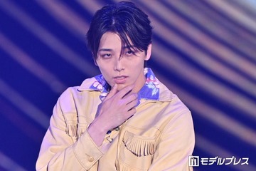 ONE N’ ONLY高尾颯斗、アロハシャツ×フリンジがハイセンス 首傾げる仕草がかっこいい【ガルアワ2026SS】 画像