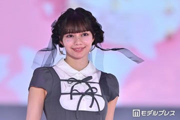 CANDY TUNE南なつ、フェイスシール姿がキュート【ガルアワ2026SS】 画像