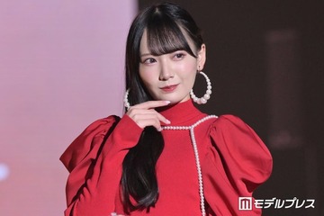 ≠ME鈴木瞳美、ピンクミニスカから色白美脚輝く「お人形さんみたい」「透明感すごくて憧れる」と絶賛の声 画像