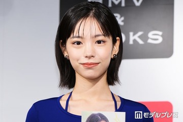 當真あみ、“初めて”印象ガラリのロングヘア披露「ツインテール可愛い」「イメージ変わって新鮮」と反響 画像