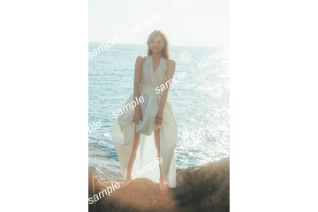 卒業発表の乃木坂46梅澤美波、“ラストメッセージ入り”ポスター付き写真集が登場 プロデュースグッズ事前販売にて【透明な覚悟】 画像