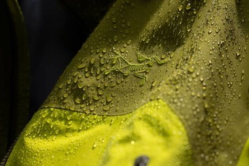 フェスも街も制するテックウエア2026｜進化する機能素材ブランド 画像