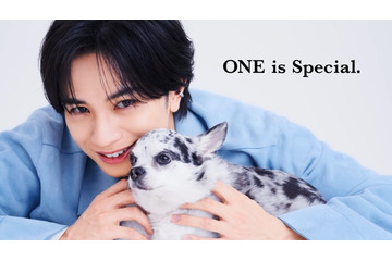 中島健人、自然な触れ合いで愛犬家らしさ発揮 ペットケアコスメブランドアンバサダー就任 画像