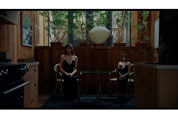 「どういうこと…？」サイズの違う美女の正体は…『KEEPER／キーパー』本編クリップ 画像