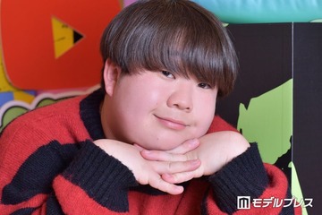 夜のひと笑い・こう、復縁恋人との「おそろTシャツ」デートショットに反響「さりげないおそろコーデなのが良い」「2人とも笑顔が素敵」 画像