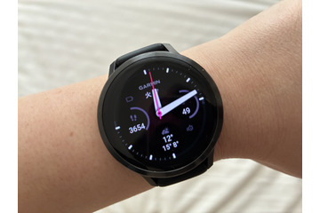 睡眠に悩まされてきた40年。使い始めた瞬間「思わず泣きそうになった」不健康な40代編集部員を救ったスマートウォッチとは 画像