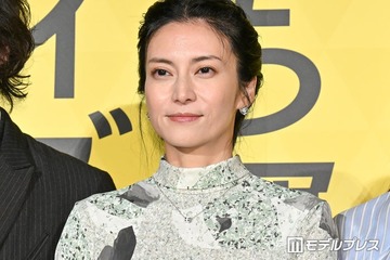 柴咲コウ、美背中際立つベアトップドレスでオーラ全開「まるで絵画のような美しさ」「上品で優雅」と反響 画像