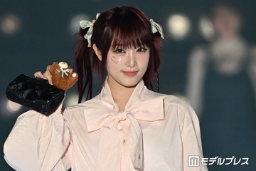 IZ*ONE出身イェナ、美ウエスト際立つユニフォーム姿に反響「圧巻のスタイル」「さすがの着こなし」 画像