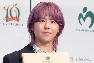 ミセス藤澤涼架、胸元ざっくりスーツ姿に視線集中「大人の魅力」「雰囲気変わる」 画像