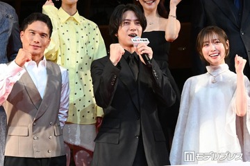 山下智久・福原遥・市原隼人ら「正直不動産」キャストが豪華集結 客席から登場で歓声沸く 画像