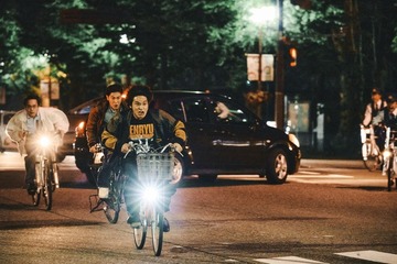 水上恒司が必死の形相…ユンホ＆福士蒼汰らが新宿で全力疾走の自転車チェイス『TOKYO BURST-犯罪都市-』本編映像 画像