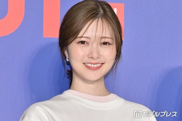 白石麻衣、変形スカートから色白美脚スラリ「大人可愛い」「女神級の美しさ」の声 画像
