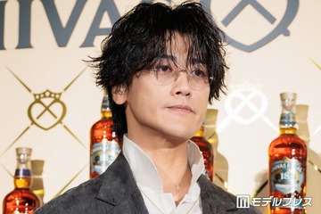 赤西仁、若かりし頃の父を初顔出し「鼻と輪郭がそっくり」「めちゃくちゃモテそう」と反響続々 画像