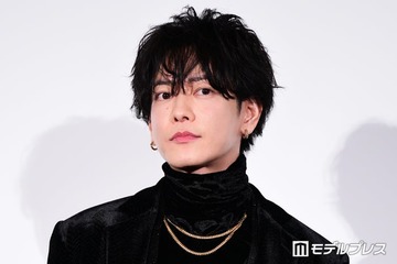 佐藤健、大物女性歌手とゲームで完敗「手も足も出ませんでした」対戦ショットに反響相次ぐ「豪華すぎ」「CMのような1シーン」 画像