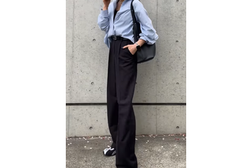 ブルーシャツ×ブラックワイドパンツが大人かっこいい。きれい見えとアクティブ感を両立する着こなし術【40代の毎日コーデ】 画像