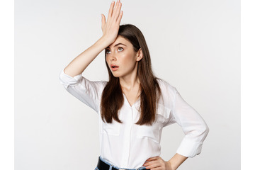 たった30秒の「おでこトントン」で、食欲を半分以下に抑えらえる!?「脳内食事」も有効？脳の反応を利用した「ダイエット習慣」を科学的に解説 画像