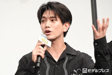 Aぇ! group正門良規、“普段からカラ松”だった「革ジャンが制服」映画で木村拓哉モノマネも披露【おそ松さん 人類クズ化計画!!!!!?】 画像