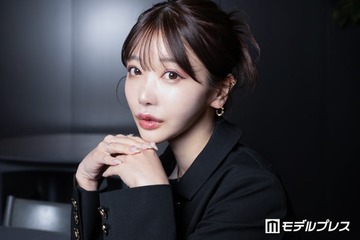“整形総額3,000万超え”人気YouTuber・Rちゃん、ふんわりオフショルミニワンピ姿披露「肩のライン華奢で憧れる」「脚長すぎ」の声 画像