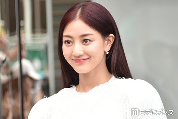 TWICEジヒョ、美ウエスト際立つブラトップ姿に反響「圧倒的な美」「異次元のスタイルですね」 画像