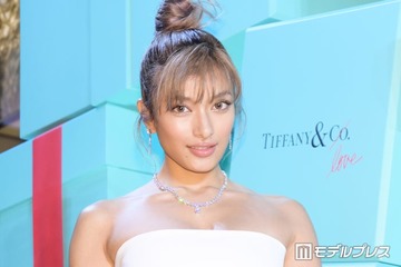 ローラ、美ボディ全開のビキニ姿 “プチ夏休み”満喫ショットに「健康的なスタイルに憧れ」「手脚が長すぎる」と反響 画像