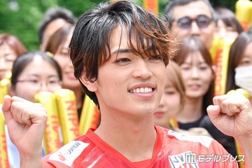 timelesz原嘉孝、石川祐希選手の強烈スパイク直撃で吹っ飛ぶ「思い出として墓場まで持っていきます」 画像