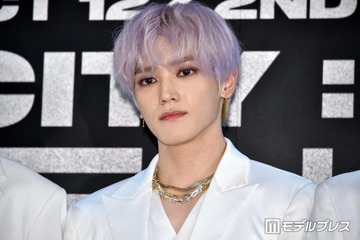 NCT 127テヨン、派手衣装で地下鉄乗る姿公開「変装もしないで目立ちすぎてる」「オーラを感じる」の声 画像
