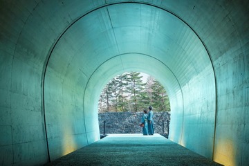 群馬に星野リゾート「界 草津」6月7日開業 “静謐な宿”と“活気ある温泉街”2つの世界観をトンネルで繋ぐ 画像