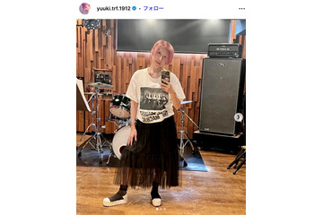 TRF・YU-KI、ミニスカ×網タイツから美脚披露「スタイル全然変わらない」「セクシーすぎる」と反響 画像