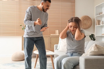 「自称」小説家（無職）のモラハラ夫を支え続けた看護師の妻。ついに殴られた日、夫が大声で叫んだ「信じがたい言葉」とは 画像