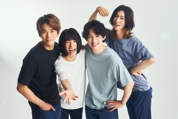 純烈弟分・モナキ、しまむらとコラボ「超COOL」「COOL」着用モデル就任で爽やかTシャツ姿 画像