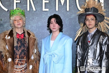 ミセス「CEREMONY」1日目の衣装はオズの魔法使いモチーフ グリーンカーペットで異彩放つ【Mrs. GREEN APPLE presents「CEREMONY」】 画像