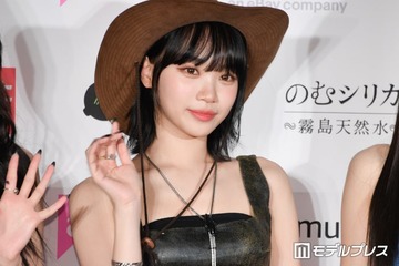 LE SSERAFIMチェウォン、ミニスカ＆ショート丈トップスで美スタイル全開「華奢すぎる」「着こなせるのはチェウォンだけ」の声 画像