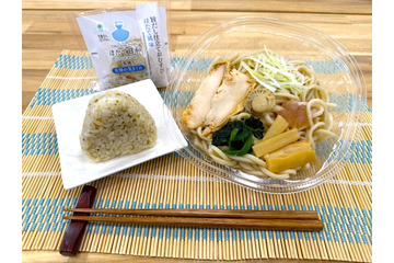 ファミマ関東限定で「ほたて日和」監修の冷やしラーメン＆おむすび 秋葉原の行列店の味 画像
