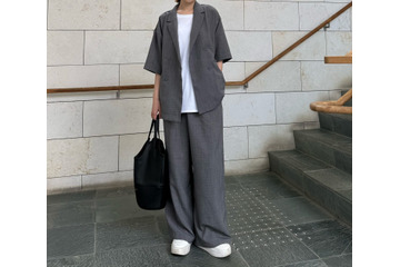 シックなトーンで上品に魅せる。人気インフルエンサーに学ぶハンサムモノトーンな初夏コーデ 画像