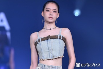なごみ、ミニ丈キャミトップスから美ウエスト披露「美しすぎる」「スタイル抜群」の声【オキコレ2026】 画像