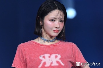 FRUITS ZIPPER鎮西寿々歌、ミニT×ミニスカにフリルレイヤード 甘辛ミックスコーデで魅せる【オキコレ2026】 画像