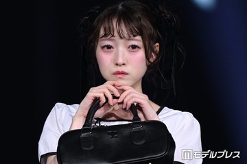 CUTIE STREET梅田みゆ、上品ガーリーなモノトーンコーデ 可愛らしい仕草で存在感放つ【オキコレ2026】 画像