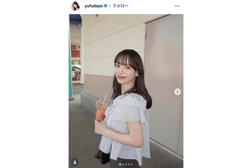 サッカー日本代表 上田綺世選手の妻・由布菜月「初めての父の日」0歳長女のユニフォーム姿＆父親のアクスタ握る様子公開「パパの背番号だ」「パワーが届いてる」の声 画像
