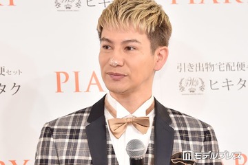 JOY、娘の足跡＆手形使った父の日プレゼント公開「発想が面白い」「手書きのメッセージが可愛すぎる」の声 画像