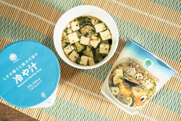 ファミマ、夏バテ対策にしそ×魚介風味の「冷や汁」登場  おむすび投入で「冷やし茶漬け風」アレンジも 画像