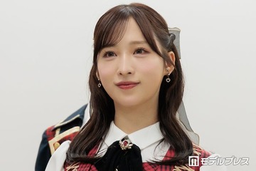 AKB48小栗有以、ぴったりミニT×ダメージジーンズで美スタイル際立つ「ウエスト綺麗すぎ」「脚長い」の声 画像