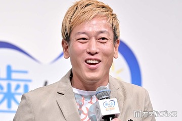 2児の父・じゅんいちダビッドソン、息子たちとW杯テレビ観戦 親子3ショットに「親近感わく光景」「微笑ましい」の声 画像