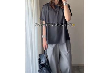【ユニクロ】のイージーパンツを味方に。サテンＴブラウスで涼しげな初夏のワントーン【40代の毎日コーデ】 画像